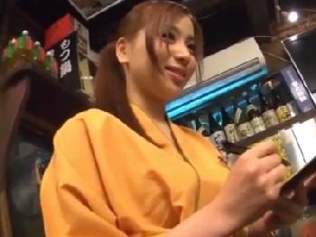 常連の居酒屋の店員さんが可愛いので口説いてその場でハメ