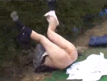 パイパンの童顔女子校生を茂みの中に連れ子んで冷酷非道に強姦する男たち