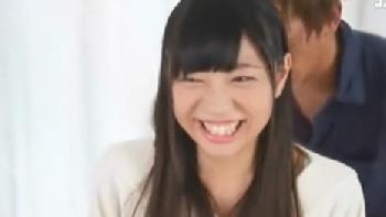 凄く恥ずかしそうにする巨乳素人娘をプロ男優がリードして顔面射精SEX