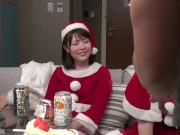 サンタコスプレをしてクリスマスを堪能していた童顔美少女コンビをナンパして乱交顔面射精