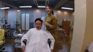 カット中に男性客の勃起したペニスを丁寧に性的欲望処理してくれる痴女美容師