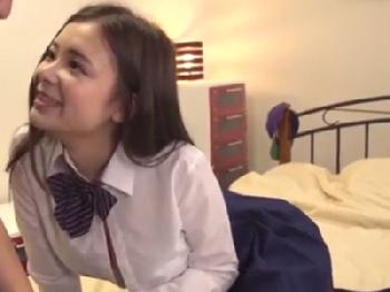 自宅に来ていた妹の友人たちの猥褻な誘惑に辛抱出来ずに・・・