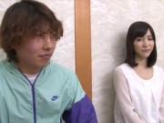 溜まりまくってる専業主婦が歳が離れた若者ペニスに食いついて