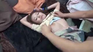 バストアップマッサージしませんか～と言われ惑わされた素人娘に無慈悲な中出し