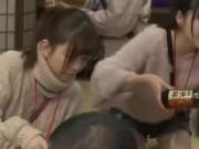 社員旅行で若い女子社員達がエロティックなコンパニオンをやらされて中出し交尾