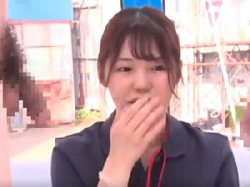 働く女子大生が賞金目当てで猥褻なゲームにチャレンジ!!