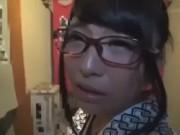 AV制作会社に勤める地味～な感じの眼鏡娘を温泉旅行に誘ってSEXし放題