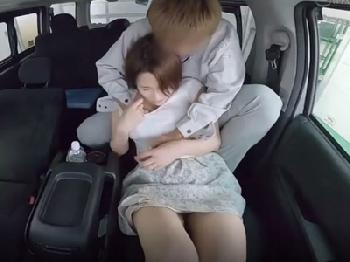 パート先の同僚の車で寝取られてしまう人妻