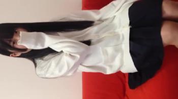 ピッチピチな美少女女子校生のパイパン女性器を凄絶ピストンすると恥ずかしそうに喘ぎまくる