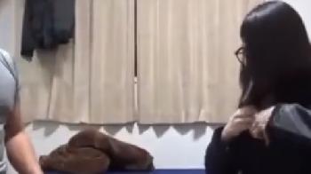 大きめのメガネがお似合いの素人娘をお持ち帰りしてカメラだらけの部屋でSEX