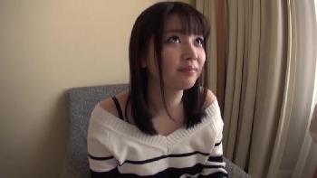 ウザい軟派男から逃げられず応じた素人人妻が無理無理言いながら挿入される