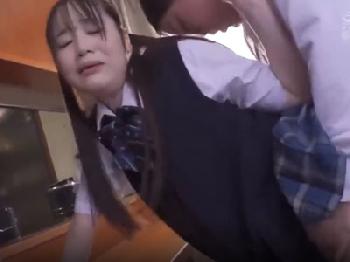 幼馴染とのセックスで早漏を誤魔化す連チャン膣内射精