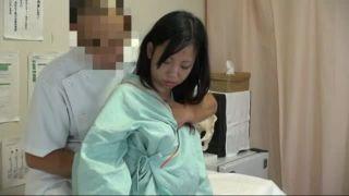 プロマッサージ師から性感帯をすんなり見抜かれ責められて発情し性行為する素人娘