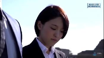 先輩男と出張先のホテルで相部屋になってしまい夜に犯される美少女女性会社員