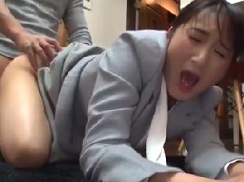 謝罪女性会社員に土下座強要!!ケツメドを丸出しにさせ犯し泣き叫んでも構わず突きまくる