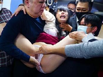 途中下車は許されない痴漢バスに誤って乗車した美少女が2穴膣内で直接射精され発狂イキ!!