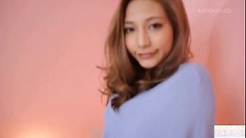 キュートなギャルが臭そうな中年男と情熱的な狂おしいSEXを繰り返す