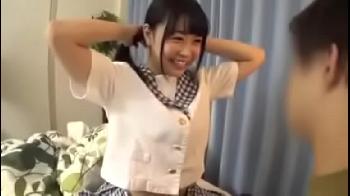 寝てたら美少女が上に乗っかって起こしにきたのでペニスが反応してしまいました