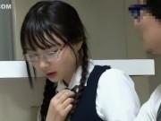 媚薬を仕込まれたのか明らかに発情している眼鏡美少女が牝化する