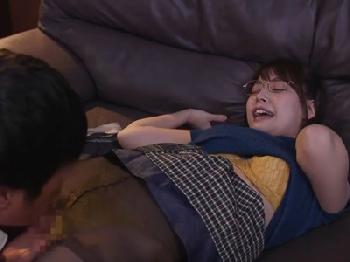 物静かな控えめ文系少女が見つめ合ったままの熱を帯びた精力的なSEX