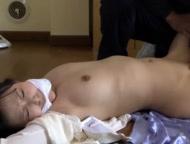 ストーカー男に狙われていたとても綺麗な人妻がついに家に突入されて中出し性的暴行される