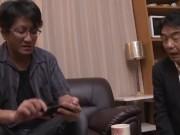 誰でもウェルカムな素人巨乳人妻は夫に見られようが他人棒で気持ち良くエクスタシーへ到達する