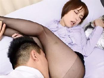 家庭訪問先で利尿剤を盛られ失禁した黒パンスト女教師たちが変態生徒に挿入される!!