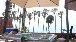 5人もの痴女集団と温水プールに入ったら見事にペニスの奪い合いに発展