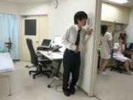 パンチラ連発するナースがいたので盗撮したらすんなりバレて痴女責めされる