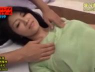 狭い車内に連れ込んだスレンダー熟女人妻を脱がして挿入したらノリノリだった件