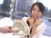 いきり勃ったペニスを見せつけられた素人人妻は更に報酬も出されて本番膣射中出し交尾する