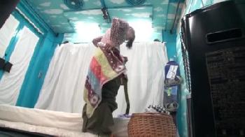 スキー場でナンパした素人娘を彼氏の目の前で寝取って穴へ挿入したまま射精したった