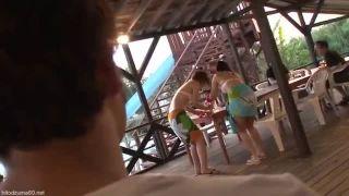 海の家で働く巨乳お姉さんは水着姿だったので男性客を興奮させ性的暴行されます