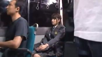 バスに乗ってお年寄りに席を譲った美少女女子校生が極悪男に痴漢される