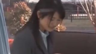 面倒見が良い美女会社員さんは部下男の下半身の面倒も見ることになってしまいます