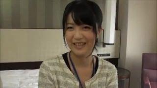 土砂降りの雨の中で懸命にナンパして捕まえたお姉さんに筆おろしをしてもらうエロ企画