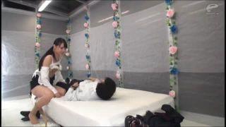 報酬を目にした女性会社員は理性を失って上司男とチョメチョメしてしまいます