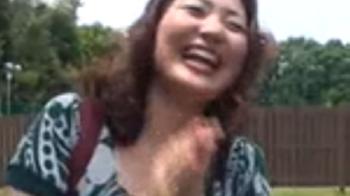 田舎の田んぼ道で見つけた巨乳素人人妻をナンパ→ノリノリすぎて青姦中出し交尾