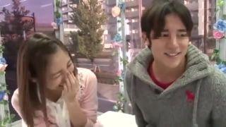 最初から最後まで恥ずかしそうにするも友人男と真剣SEXするお姉さん