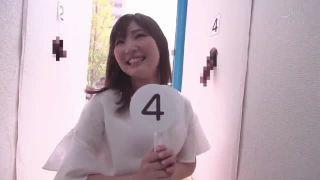 彼氏のペニス当てゲームにチャレンジした美少女は見事に失敗して中出し罰ゲームを受けます