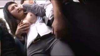 満員電車で女性会社員に痴漢行為を続けて終いにはその場で性的凌辱する冷酷な男