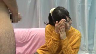 アイドル級の美少女が肉棒を見せつけられると辛抱できずに食いついて筆おろし