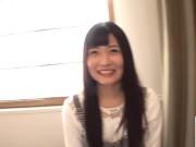 撮影されるのがうれしいと言う童顔美少女のお望み通りに挿入撮りしたった