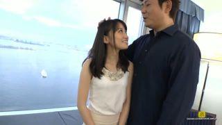 興奮して解消されないので自ら挿入撮りをお願いする色白お姉さん