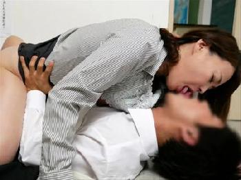 【佐倉由美子】夫に隠れて生徒と肉体関係を持つ熟女教師が禁断の校内セックスでイク!!