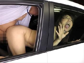 【澤村レイコ】教習所に通う熟女人妻が仮免教習中の車内で性的ハラスメント教官に犯され寝取られ昇天!!