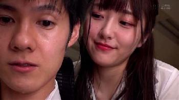 ゲリラ豪雨で濡れて透け透けになってしまい部下男が発情して襲われる女性上司