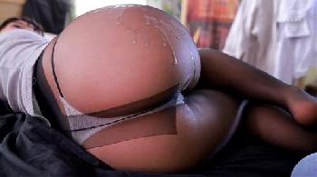 泥棒男と遭遇してしまったとても綺麗な人妻が家に押し込まれて犯される地獄