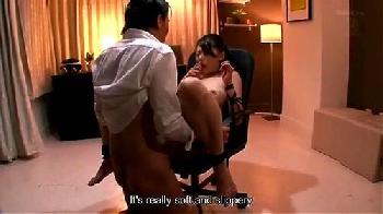 秘密にしたい弱みを掴まれた巨乳とても綺麗な熟女は相手のエクエストに素直に応じざるを得ません