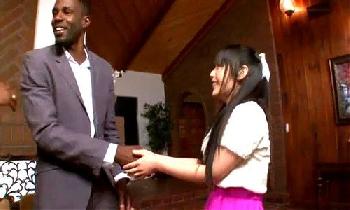 見たことが無いようなデカ過ぎる黒人ペニスで狂乱絶頂するしかない美少女